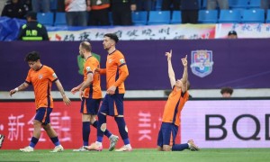 榜尾大战！中超-席尔瓦2射1传 海牛3-0亚泰获赛季首胜