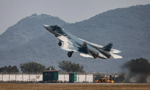 全世界吨位最大的隐身无人机，S-70“猎人”B重型攻击无人机