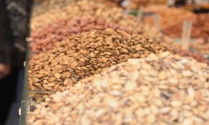 乌克兰突然翻脸，中国反手公布“断粮”数据：3月进口量暴跌99.6%